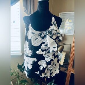 New York & Company Black and White Floral Top